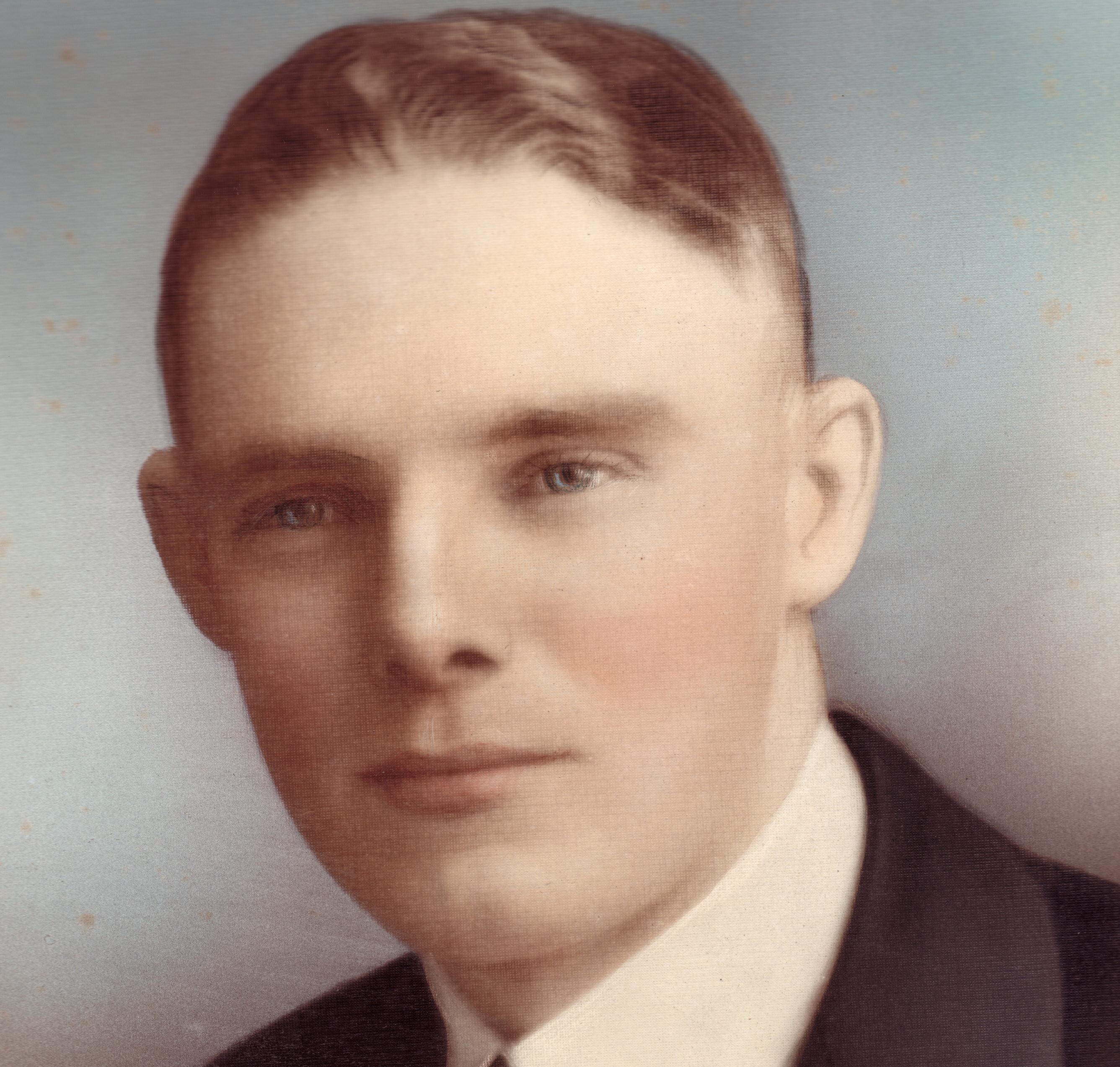 Photo of photos/Donald Kerr McLennan 21yo_crop